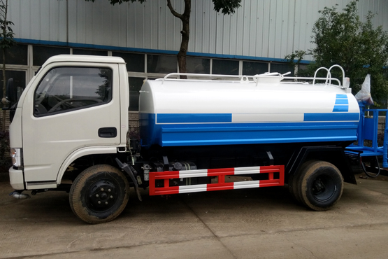 東風(fēng)小卡3噸灑水車(chē)