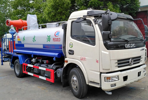 國五東風(fēng)多利卡綠化噴灑車