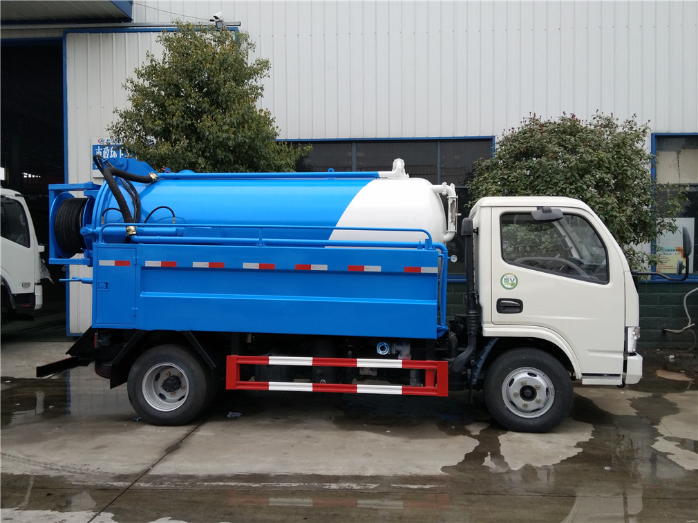 東風(fēng)多利卡（5方）清洗吸污車(chē)